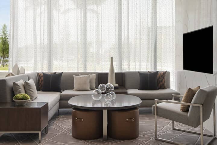 Lounge 42 of 56